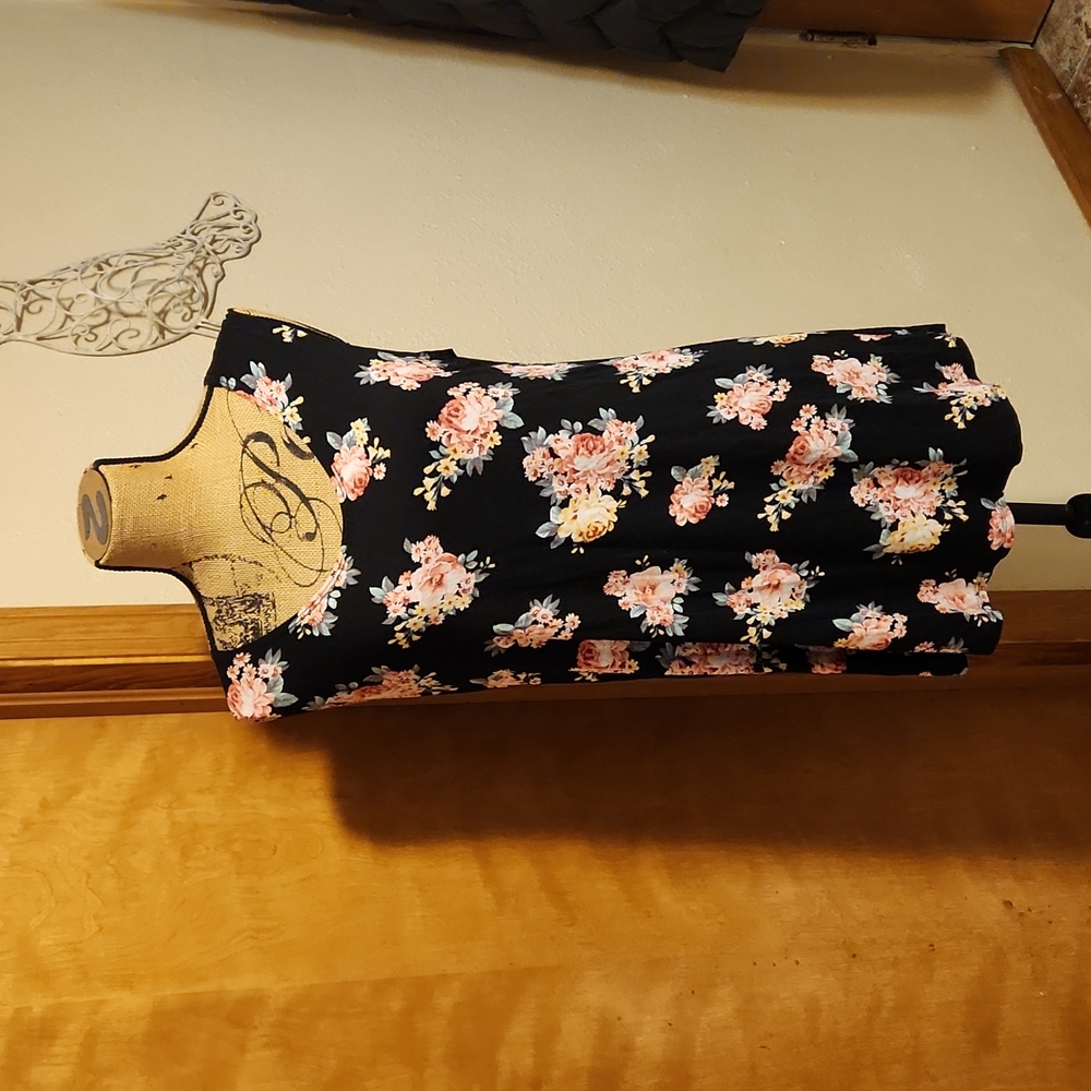 🌞☀️🌞Chris and Carol Floral Tank Top